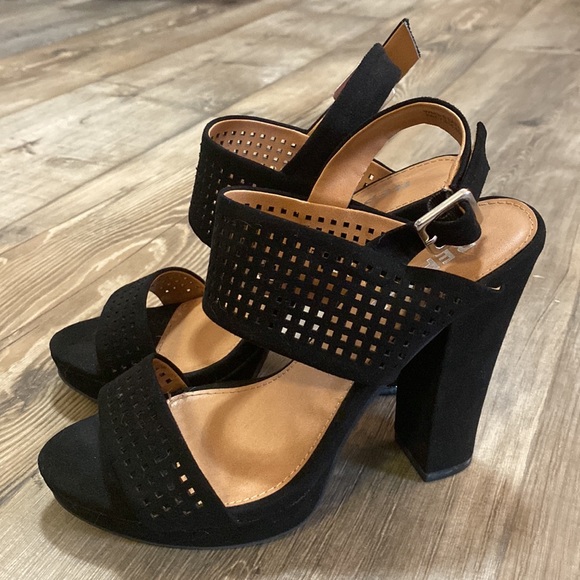 Report Black Strap Heels - Picture 4 of 5